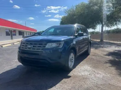 2017 Ford Explorer Base 4WD photo 2