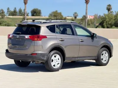 2013 Toyota RAV4 LE photo 3