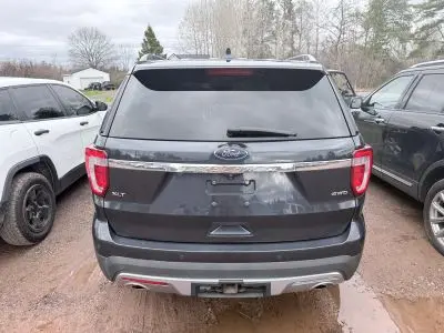 2017 Ford Explorer XLT 4WD photo 5