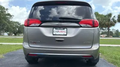 2017 Chrysler Pacifica Limited photo 4
