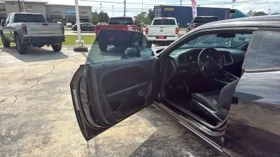 2020 Dodge Challenger SXT Auto photo 3