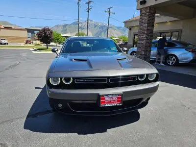 2017 Dodge Challenger R/T photo 2