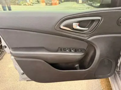 2015 Chrysler 200 Limited photo 5