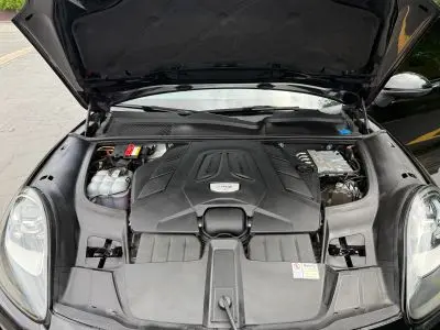 2020 Porsche Cayenne S photo 3
