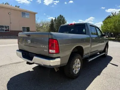2012 RAM 2500 SLT 4X4 Crew Cab SWB photo 3