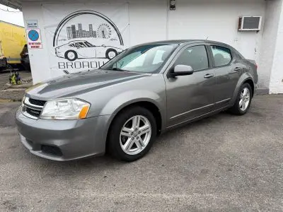 2012 Dodge Avenger SXT photo 5