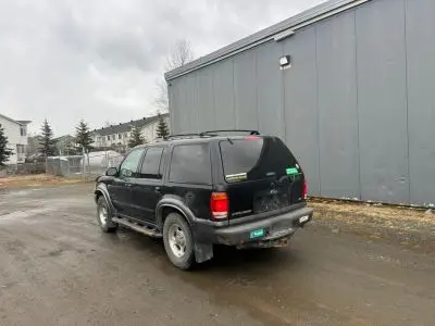 2000 Ford Explorer XLT AWD photo 3