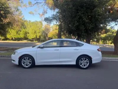 2016 Chrysler 200 Limited photo 3