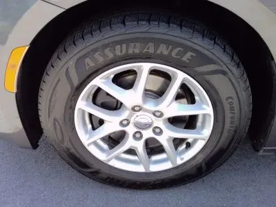 2017 Chrysler Pacifica Touring photo 3