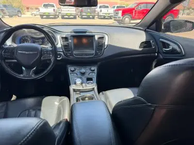2017 Chrysler 200 S photo 4