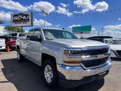2018 Chevrolet Silverado 1500 LT Double Cab Std Box photo 5