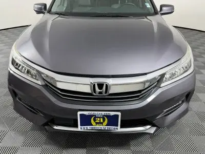 2017 Honda Accord Touring Auto photo 3