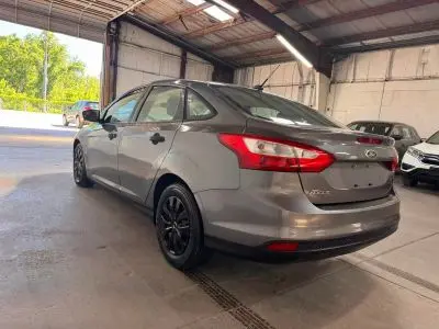2012 Ford Focus Sedan S photo 4