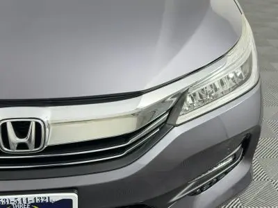 2017 Honda Accord Touring Auto photo 4