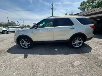 2011 Ford Explorer XLT 4x4 photo 5
