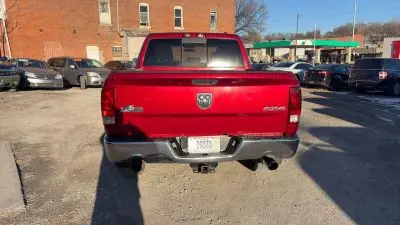 2012 RAM 1500 SLT 4x4 Crew Cab photo 5