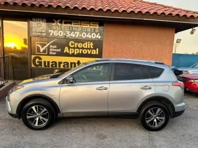 2016 Toyota RAV4 XLE AWD photo 2