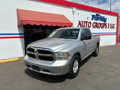 2015 RAM 1500 SLT Quad Cab photo 5