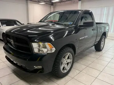 2012 RAM 1500 Express 4x4 Regular Cab SWB photo 3