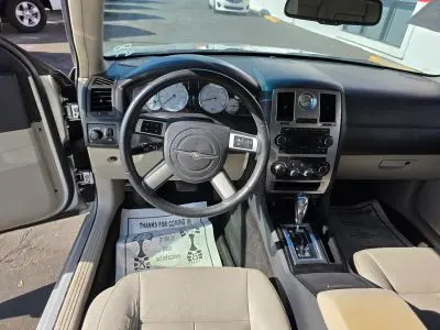 2007 Chrysler 300 Touring photo 2