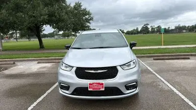 2026 Chrysler Pacifica Select photo 5