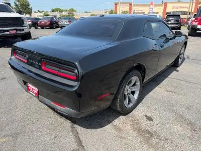 2016 Dodge Challenger SXT photo 3