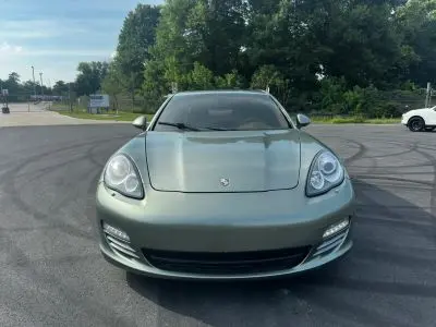 2012 Porsche Panamera 4 photo 2
