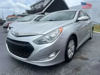 2012 Hyundai Sonata Base photo 2