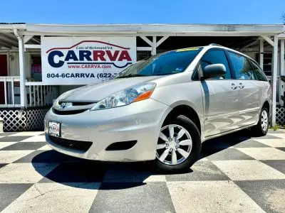 2010 Toyota Sienna LE 7-Passenger photo 2