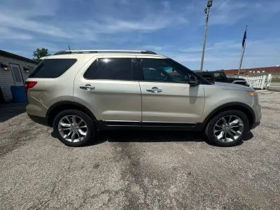 2011 Ford Explorer XLT 4x4 photo 4