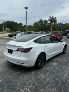 2021 Tesla Model 3 Standard Range Plus photo 3