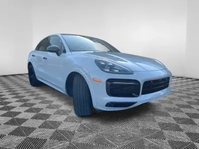 2023 Porsche Cayenne GTS photo 4