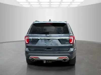 2017 Ford Explorer XLT 4WD photo 4