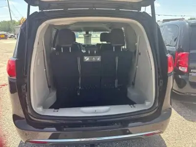 2017 Chrysler Pacifica Touring-L photo 5