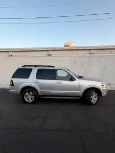 2010 Ford Explorer XLT 4x4 photo 2