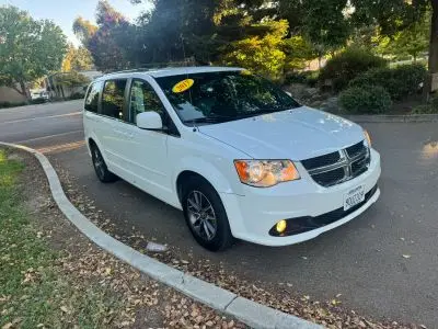 2017 Dodge Grand Caravan SXT photo 3