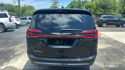 2026 Chrysler Pacifica Select photo 4