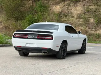 2020 Dodge Challenger SXT Auto photo 4