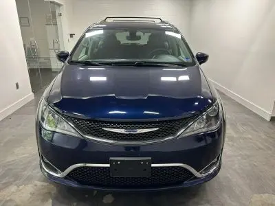 2018 Chrysler Pacifica Touring L Plus photo 5