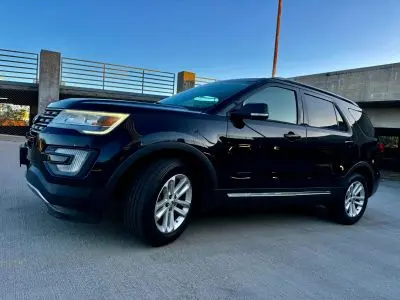 2017 Ford Explorer XLT FWD photo 4