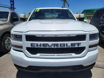 2018 Chevrolet Silverado 1500 Custom Crew Cab Short Box photo 2