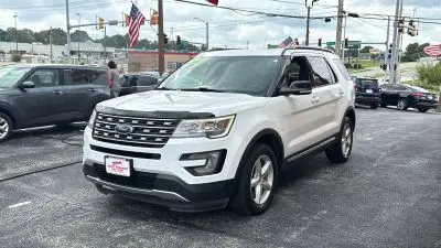 2017 Ford Explorer XLT 4WD photo 5