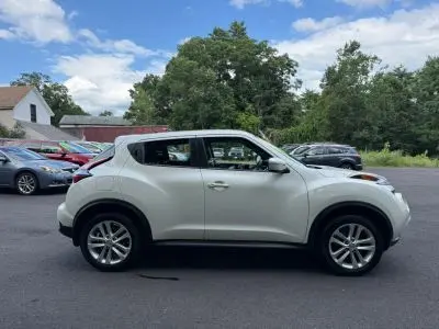 2017 Nissan Juke S AWD CVT photo 4