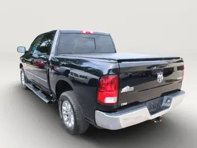2014 RAM 1500 SLT 4x4 Crew Cab photo 4