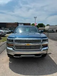 2017 Chevrolet Silverado 1500 LT Double Cab Std Box photo 2