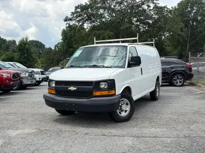 2017 Chevrolet Express 2500 Work Van HD photo 2