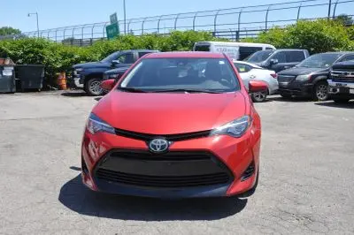 2017 Toyota Corolla LE AT photo 2