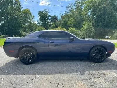 2016 Dodge Challenger SXT Plus photo 5
