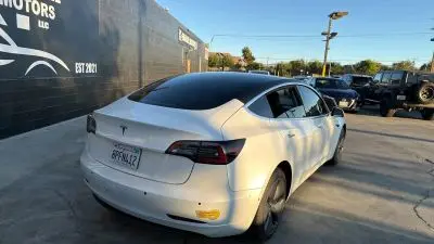 2020 Tesla Model 3 Standard Range Plus photo 4