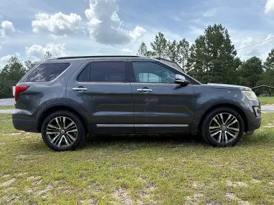 2016 Ford Explorer Platinum 4WD photo 2